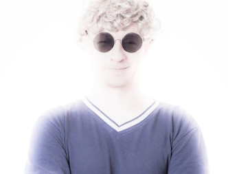 Fotograf Tobias Jeschke mit Sonnenbrille