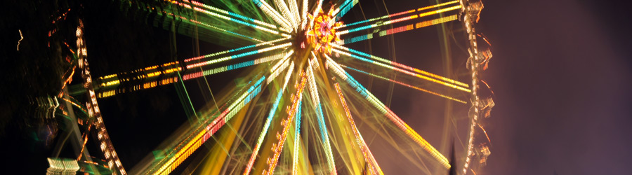 Leuchtenes Riesenrad auf dem Laternenfest